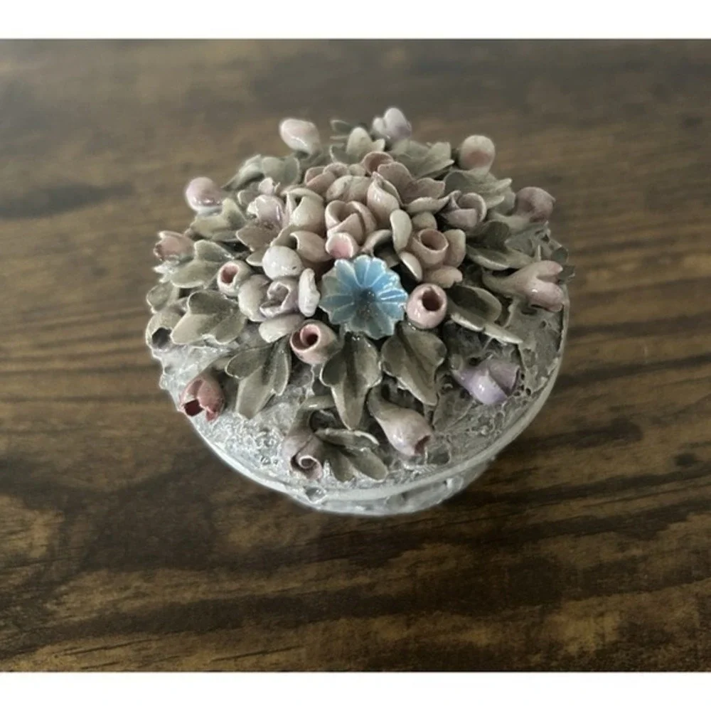 Detailed‎ Ornate Visconti Mollica CAPODIMONTE 3-D Floral Lidded Ceramic Dish